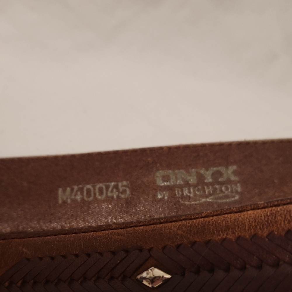Vintage ONYX brown Leather Wallet with Smooth Texture and Embossed Detail